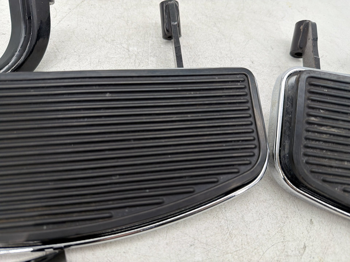 2011 Harley Electra Glide Touring Ultra OEM Left Right Driver & Pass Floorboard Foot Rest