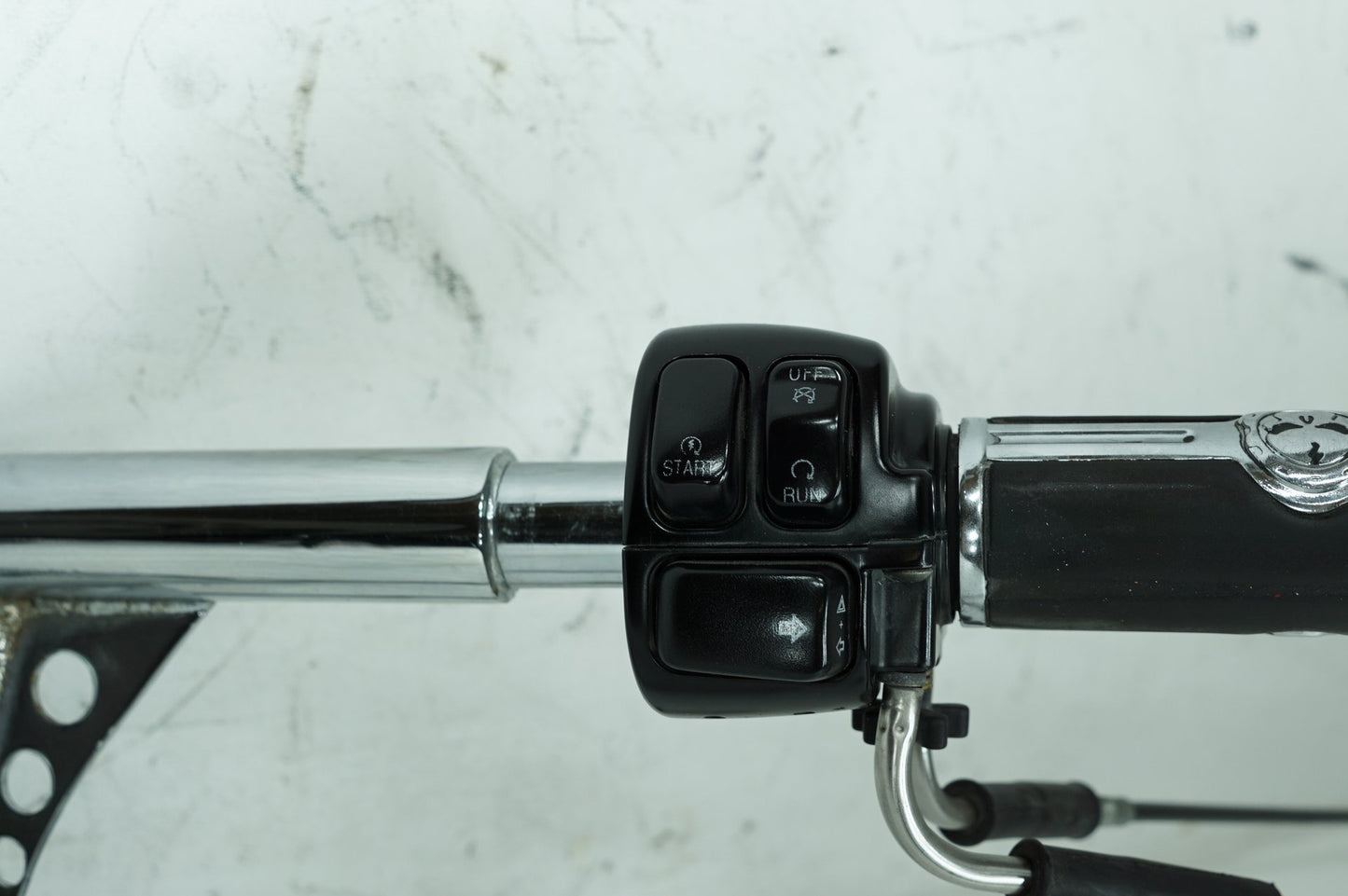 1999 - 2006 Harley-Davidson Softail Fat Boy Handlebars Left Right Switches Controls  	71684-06A