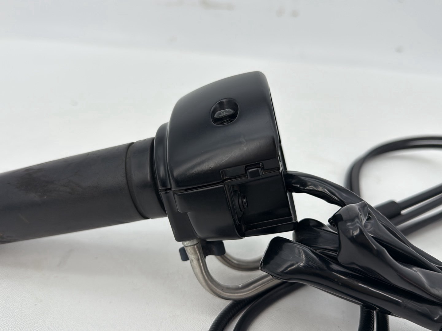 1999 - 2006 Harley-Davidson Dyna Low Rider Right Engine Start Kill Switches Controls 71684-06A