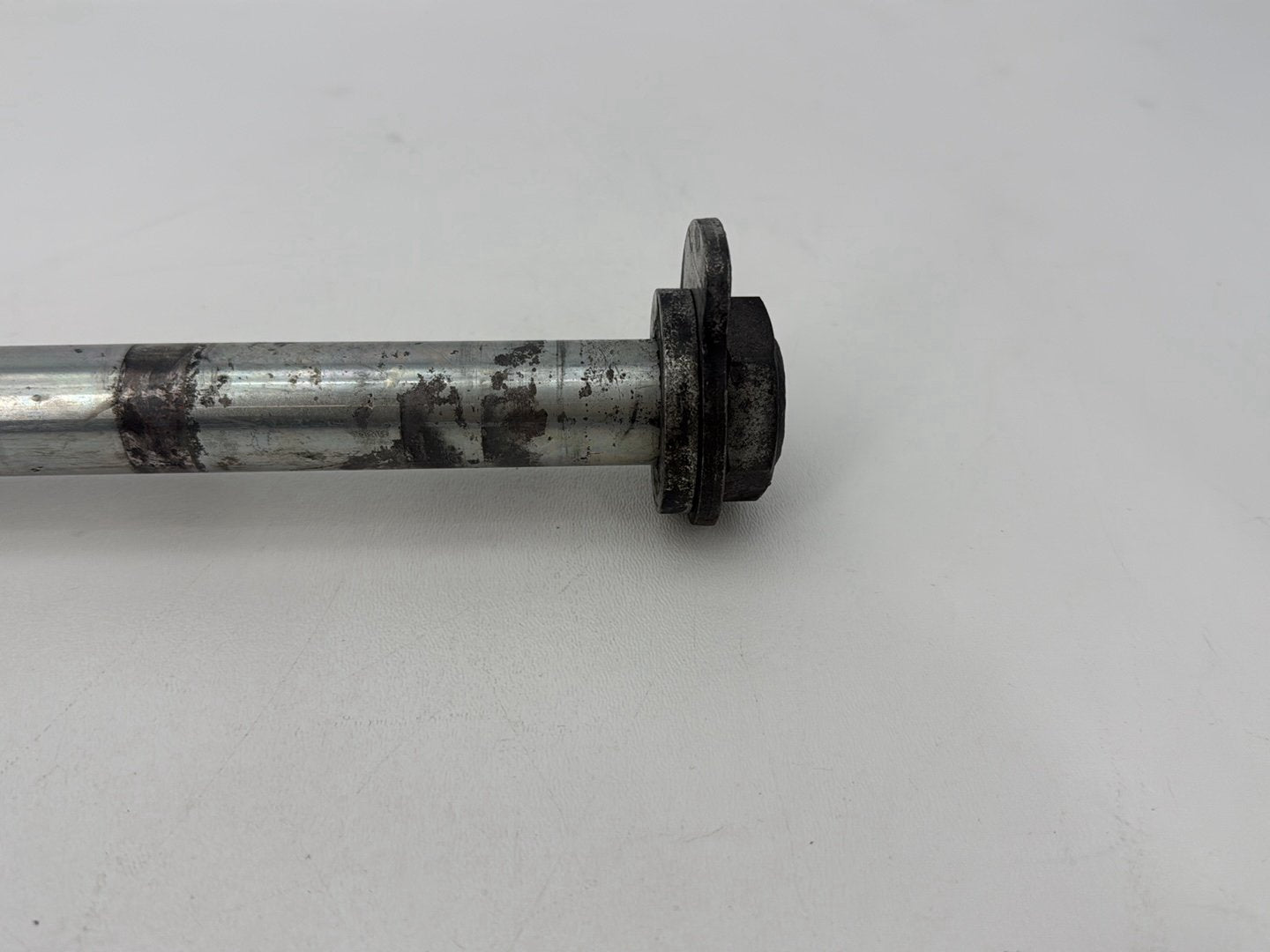 2007 - 2011 Harley-Davidson Touring Street Glide Rear Wheel Axle Bolt Shaft 41056-09