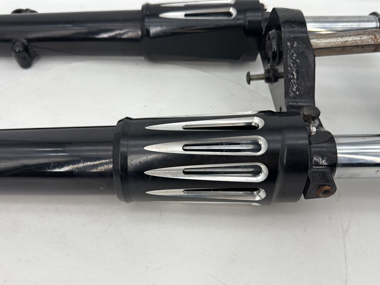 1999 - 2006 Harley-Davidson Touring Electra Glide Front Triple Tree Set & LH RH Fork Legs Sliders 	45446-87A