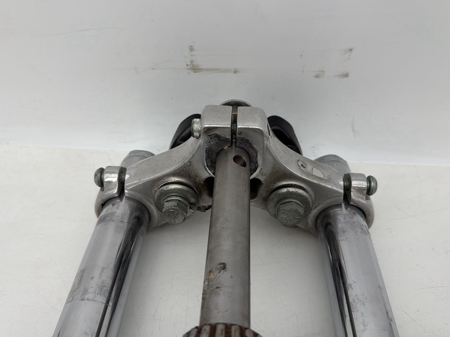 1999 - 2006 Harley-Davidson Dyna Super Glide Front Triple Tree Set & LH RH Fork Legs Sliders 45739-87 , 46076-04