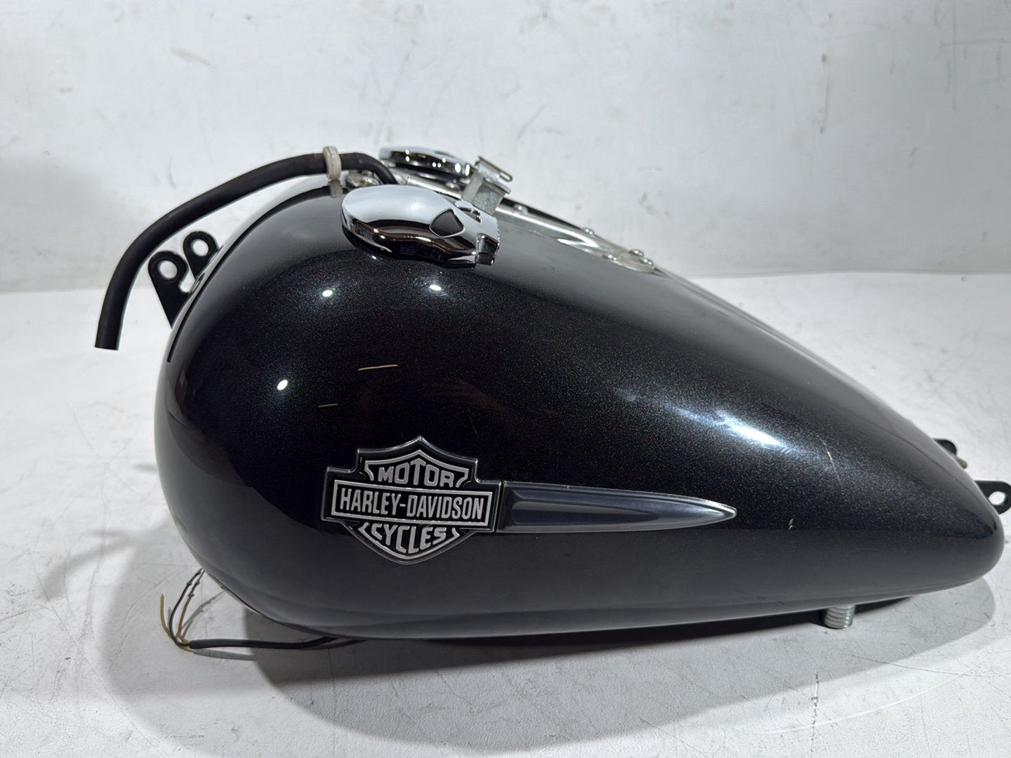 2008 Harley Dyna Fat Bob FXDF OEM Fuel Gas Tank Gasoline Reservoir