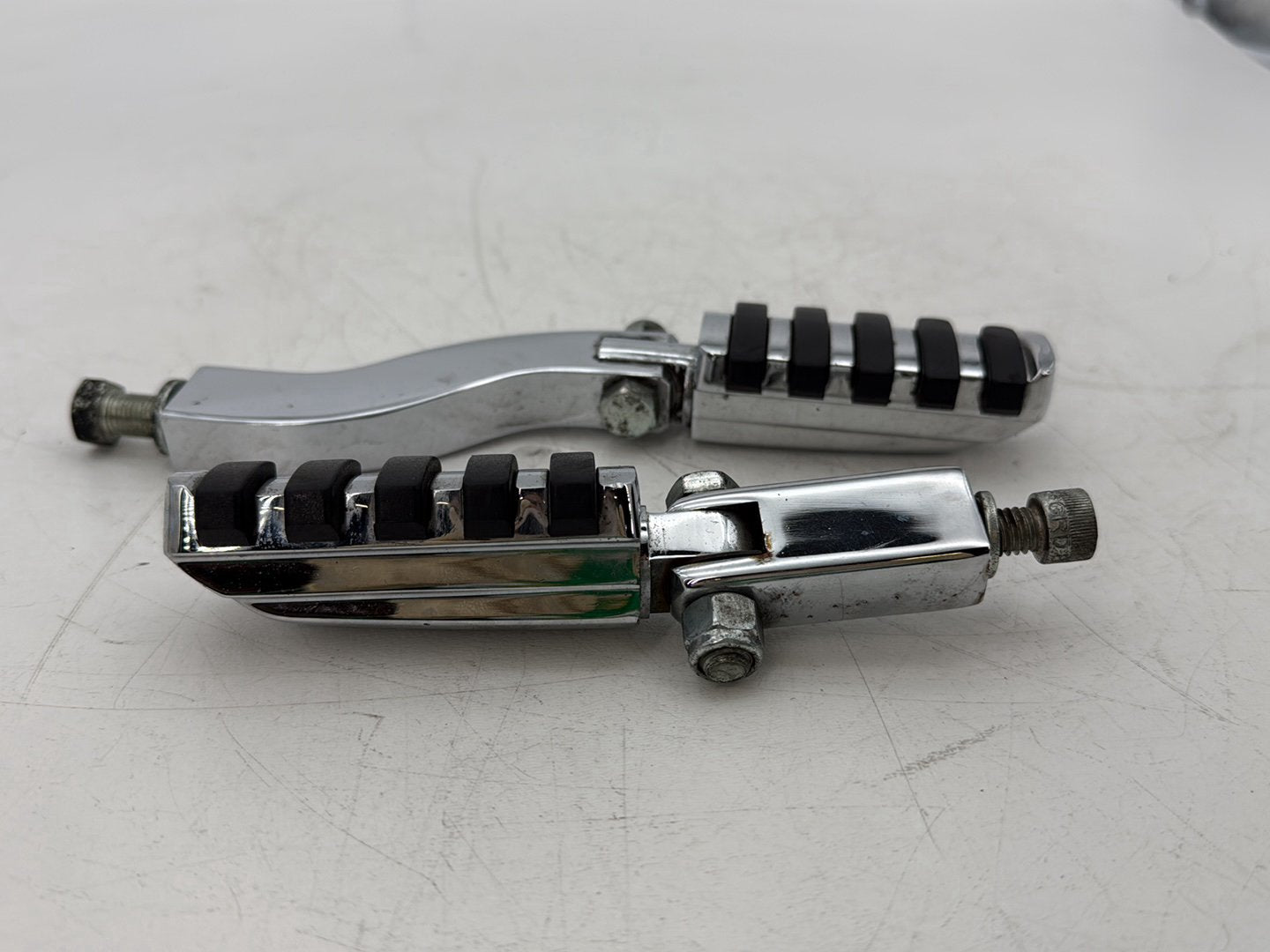 2002 Harley Dyna FXD Super Glide OEM Passenger Left & Right Foot Pegs