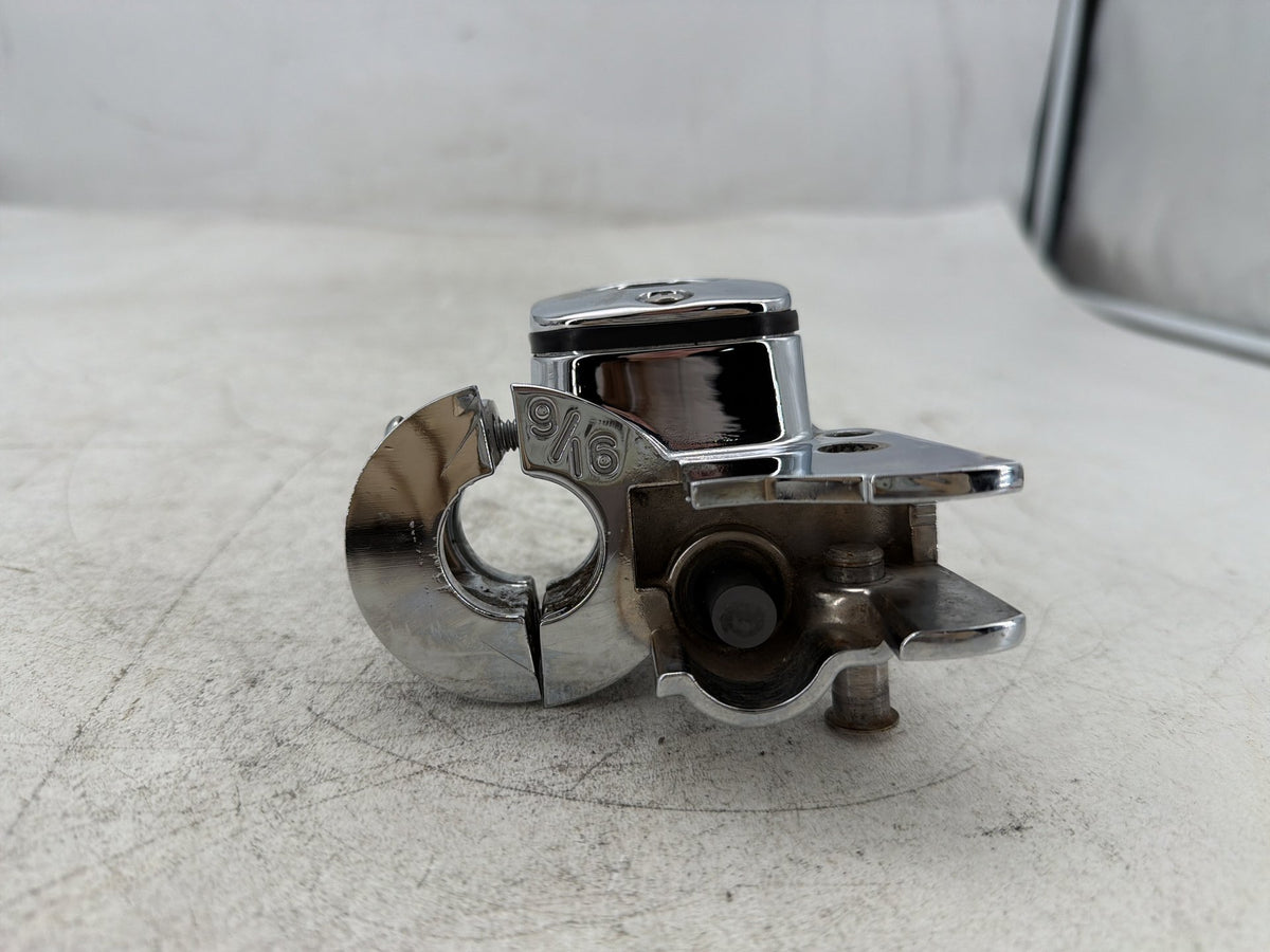2002 Harley Dyna Wide Glide FXDWG OEM Front Right Brake Master Cylinder CHROME