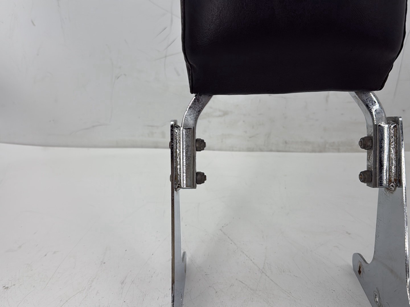 2009 Harley Sportster 883 Low XL883L OEM Rear Sissy Bar w/ Backrest Cushion Pad