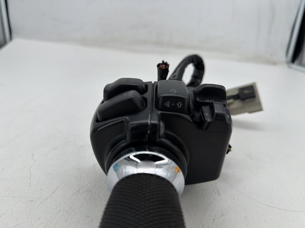 11 Harley Electra Glide Touring OEM Left Turn Signal Headlight Switches Controls