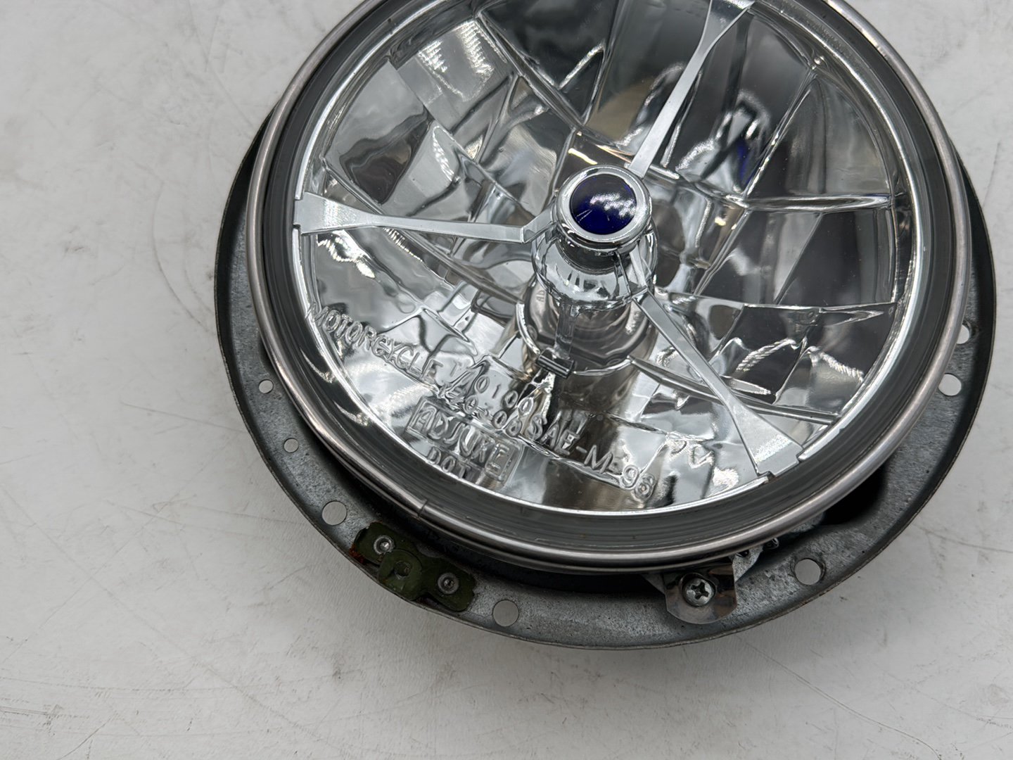 1999 - 2006 Harley-Davidson Touring Electra Glide Classic Headlight Headlamp Head Light Halogen  	67702-81A