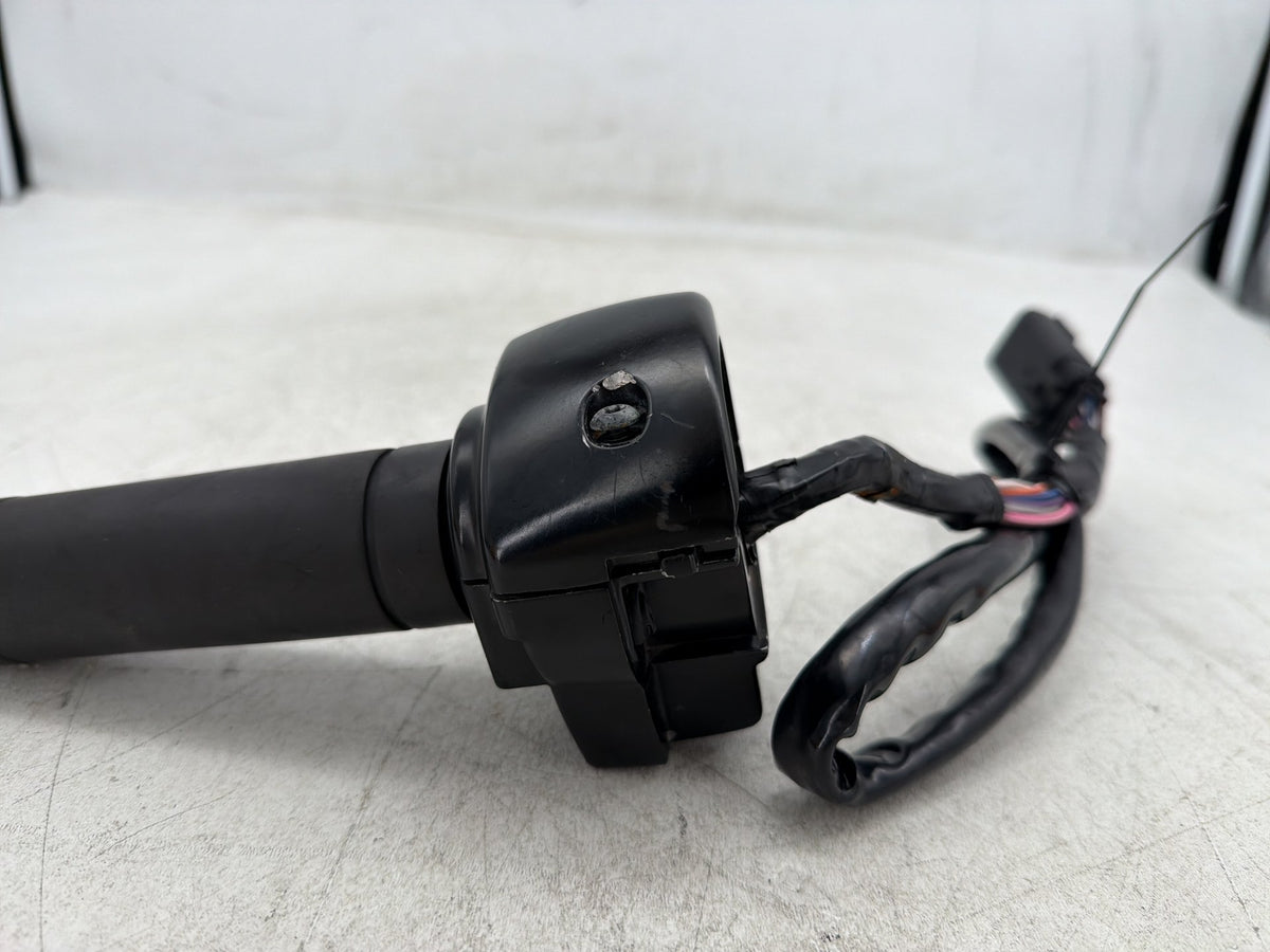2011 Harley Electra Glide Touring OEM Right Engine Start Kill Switches Controls
