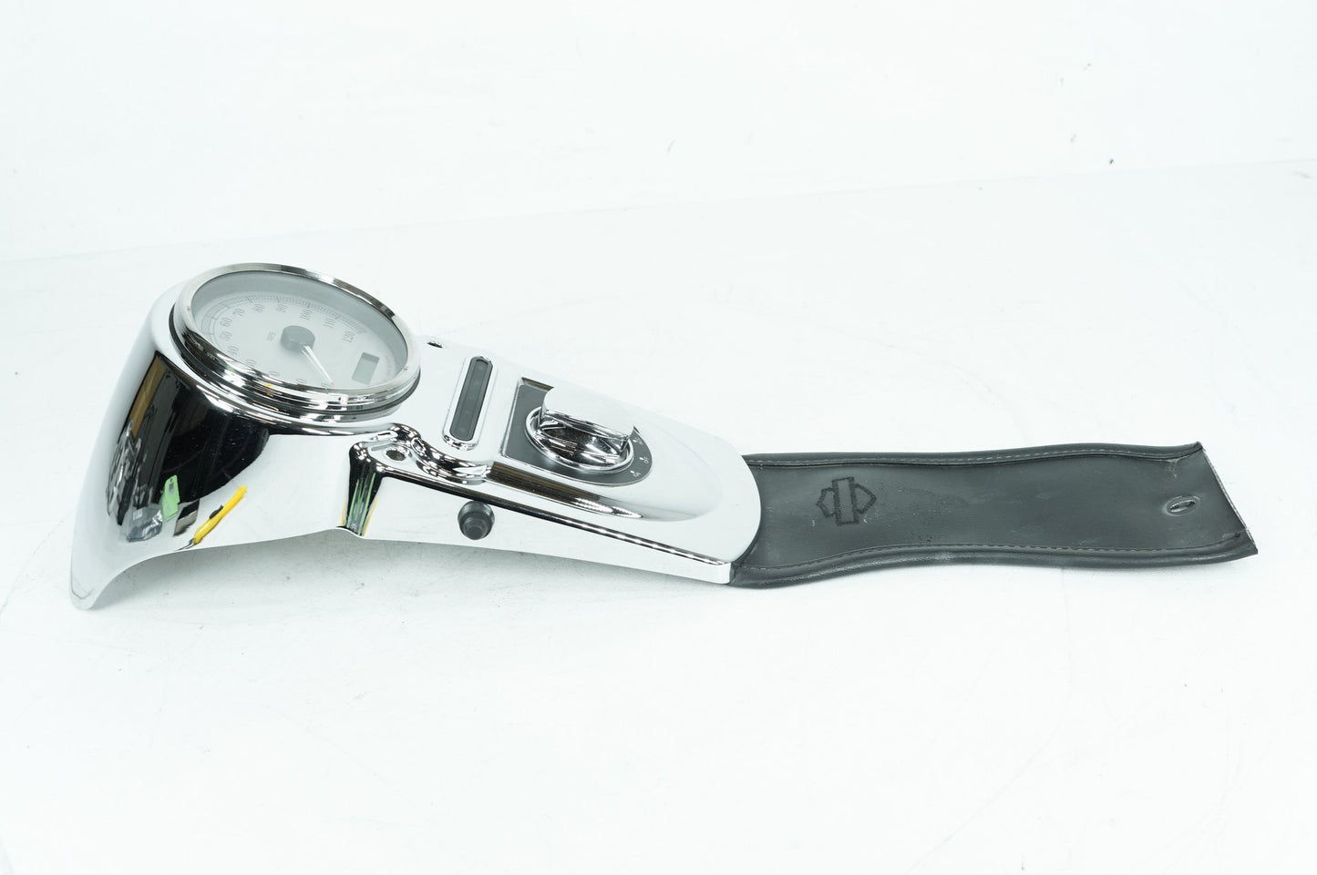 2007 - 2011 Harley-Davidson Dyna Fat Bob Fuel Tank Dash Console Speedometer NOKey 71211-04
