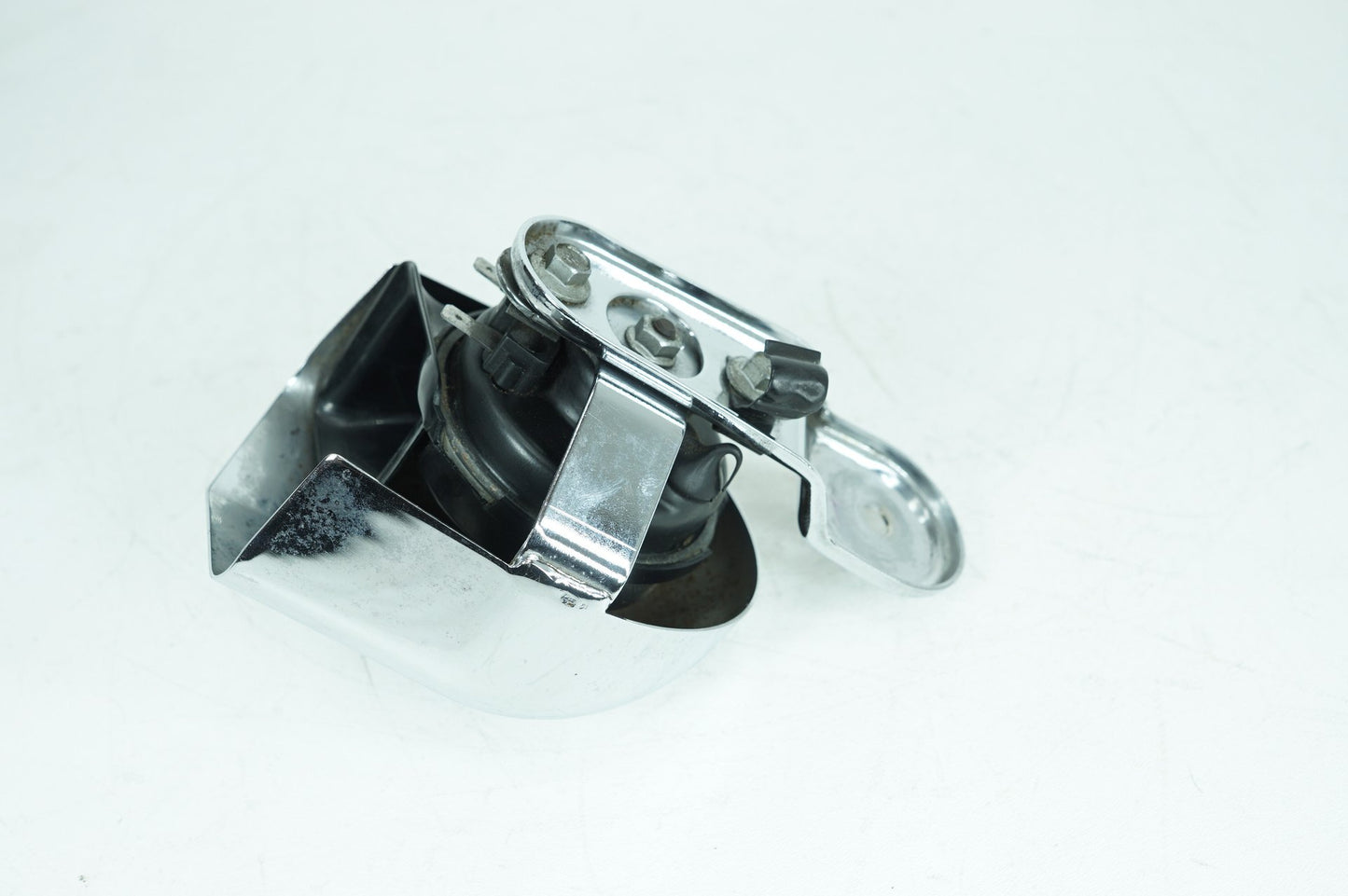 2007 - 2013 Harley-Davidson Touring Electra Glide Ultra Horn Signal Klaxon Chrome Cover 69060-90F