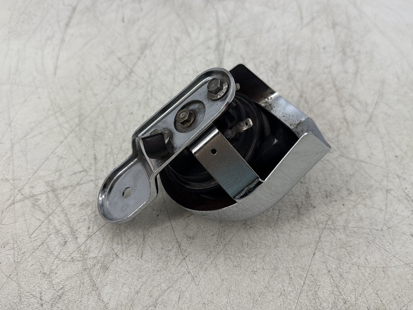 2000 Harley Softail FLSTC Heritage Classic OEM Horn Signal Klaxon Chrome Cover