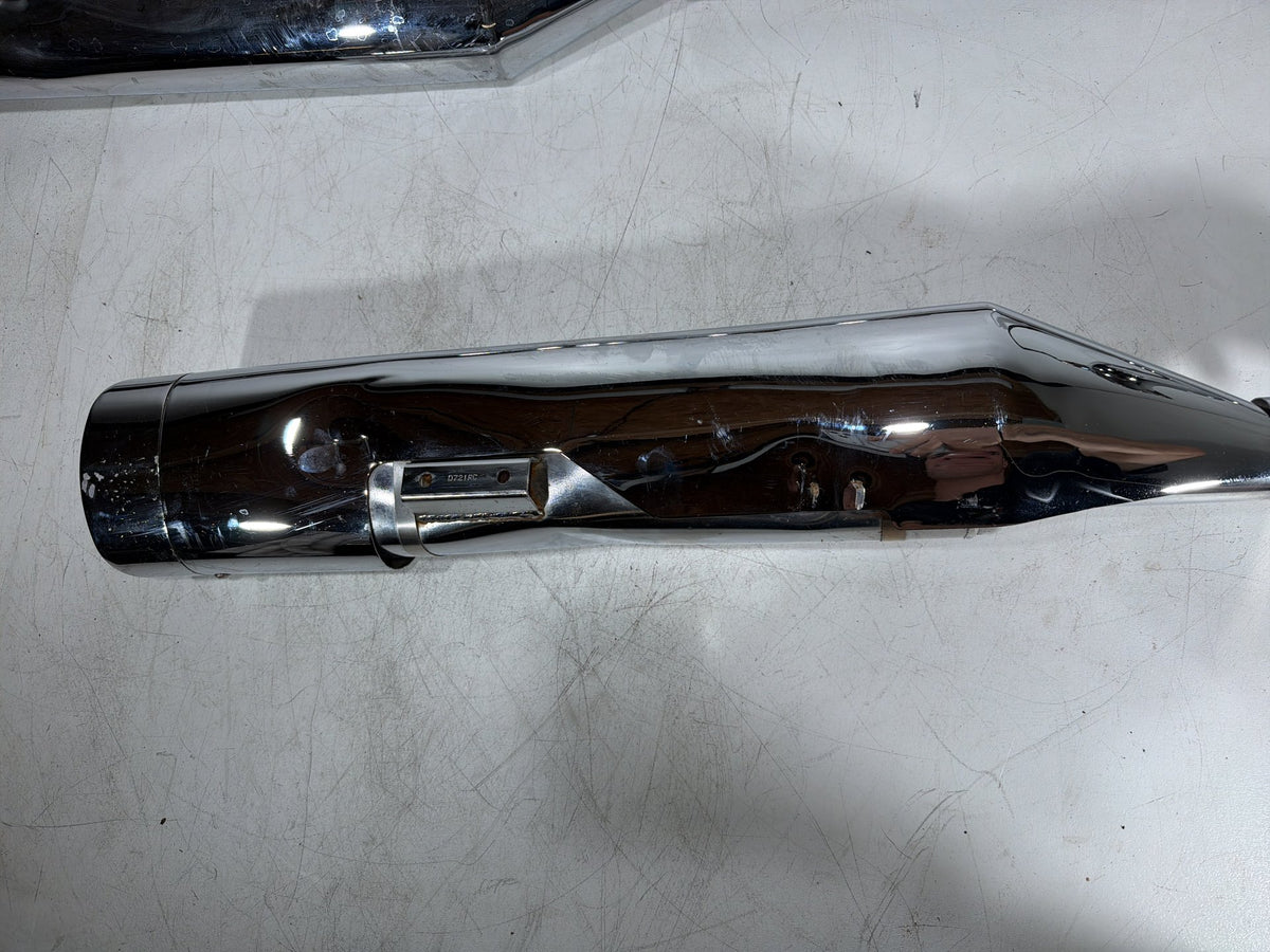 09 Harley Street Glide Touring Exhaust Header Pipes Muffler BENT SCRATCHED