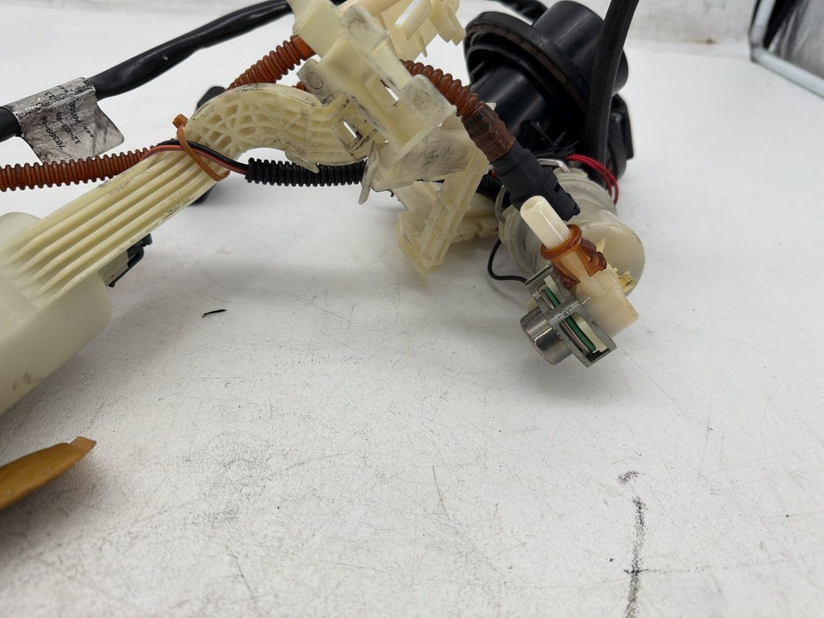 2010 Harley Street Glide Touring FLHX OEM Fuel Pump Gas Gasoline Petrol Sending
