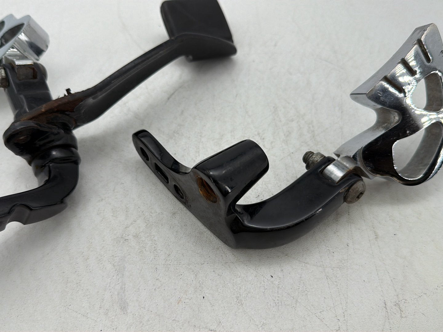 2009 Harley Dyna Street Bob FXDB OEM Left Right Foot Brake Control Pegs