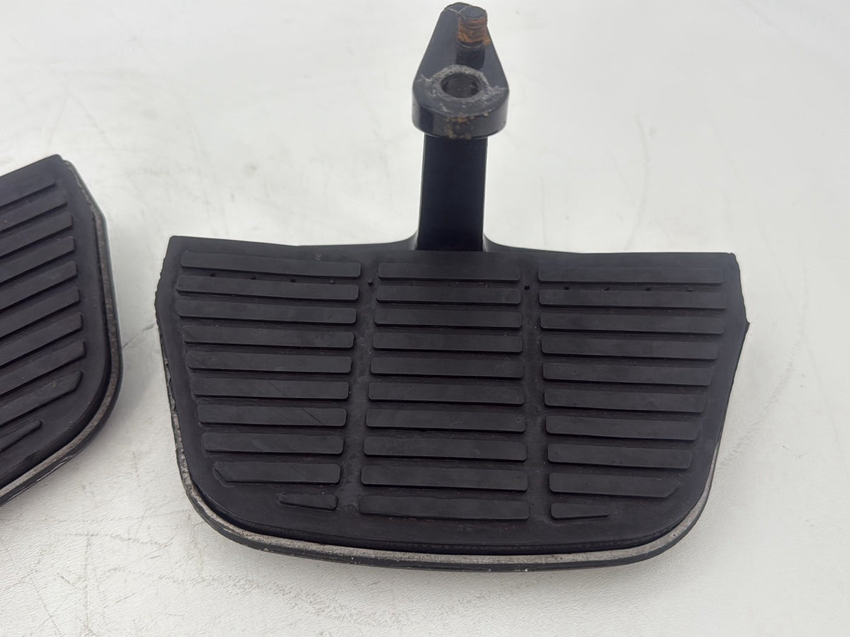 2005 Harley Touring Road King Classic Left Right Passenger Floorboard Foot Rest