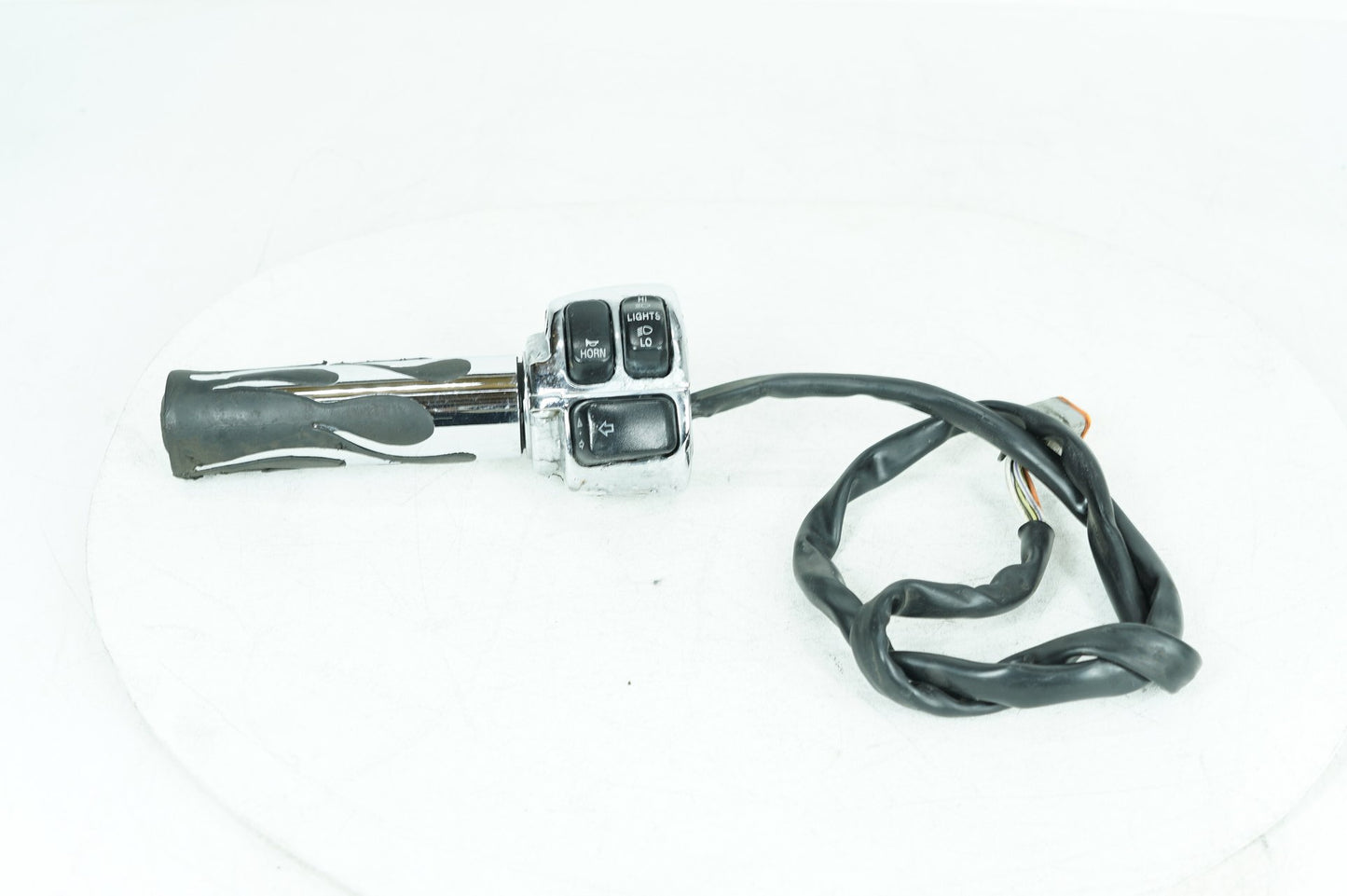 1999 - 2006 Harley-Davidson Softail Fat Boy Left Turn Signal Headlight Switches Controls  	71685-06A