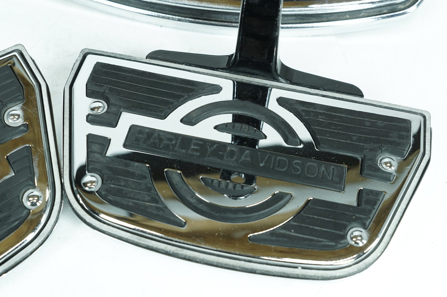 1999 - 2006 Harley-Davidson Touring Electra Glide Classic Left Right Driver & Pass Floorboard Foot Rest  	50621-79A