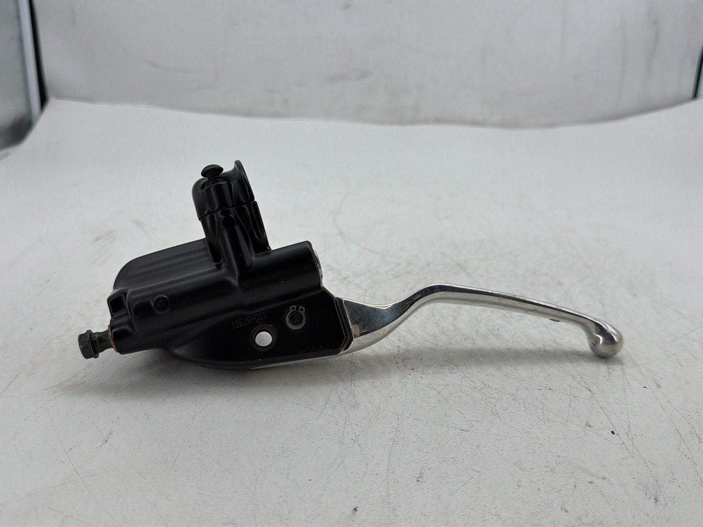13 Harley Street Glide Touring FLHX OEM Front Right Brake Lever Master Cylinder