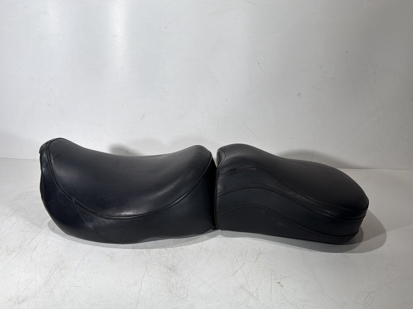 1999 - 2006 Harley-Davidson Touring Road King Police Passenger Rider Driver Seat Saddle 52949-97A