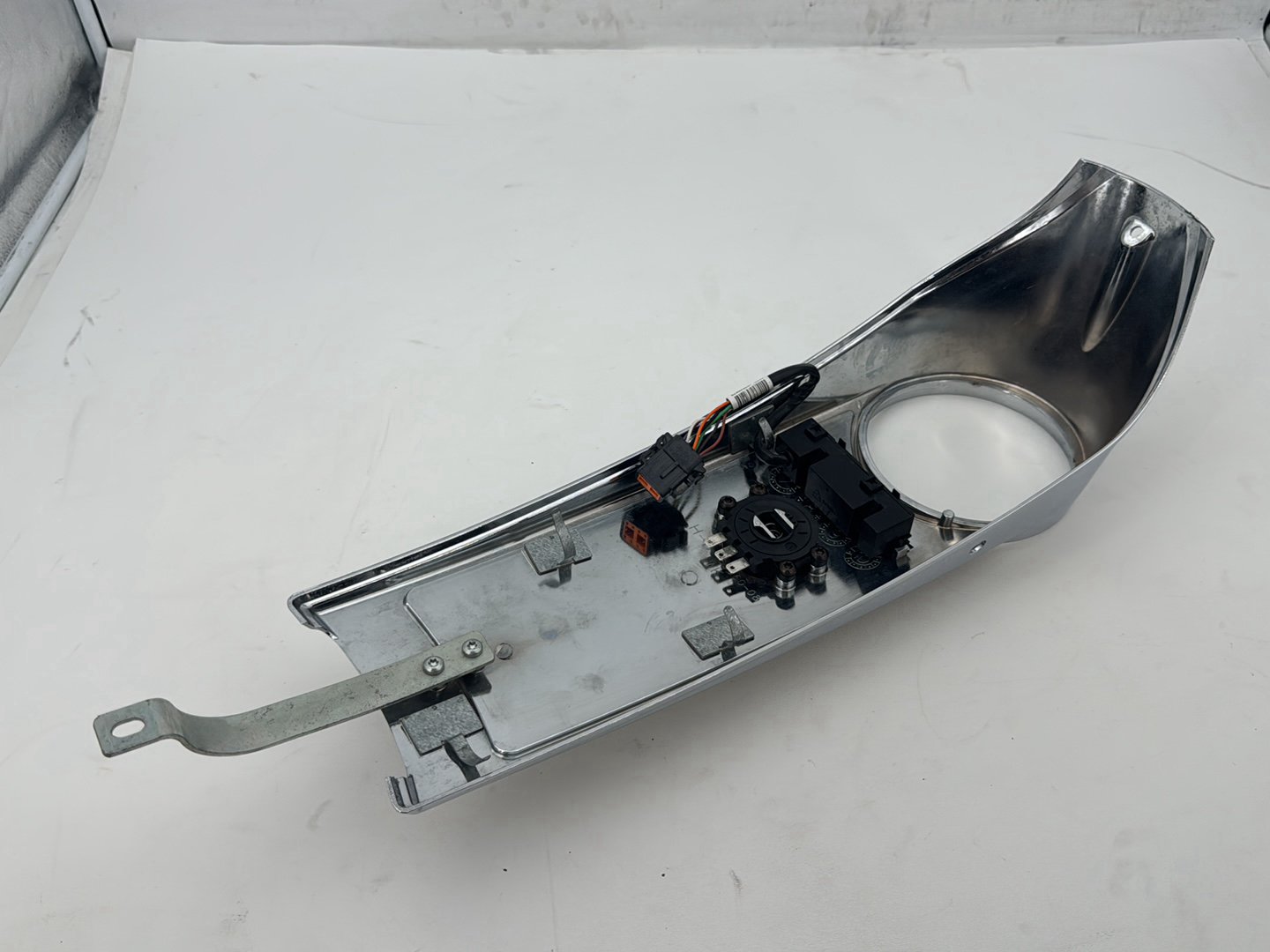 2011 Harley Road King Touring FLHRC Classic OEM Fuel Gas Tank Dash Console NOKey