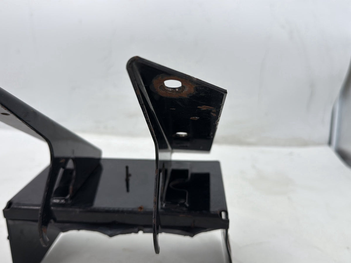 2005 Harley Road Glide Touring FLTRI OEM Inner Fairing Mount Support Bracket
