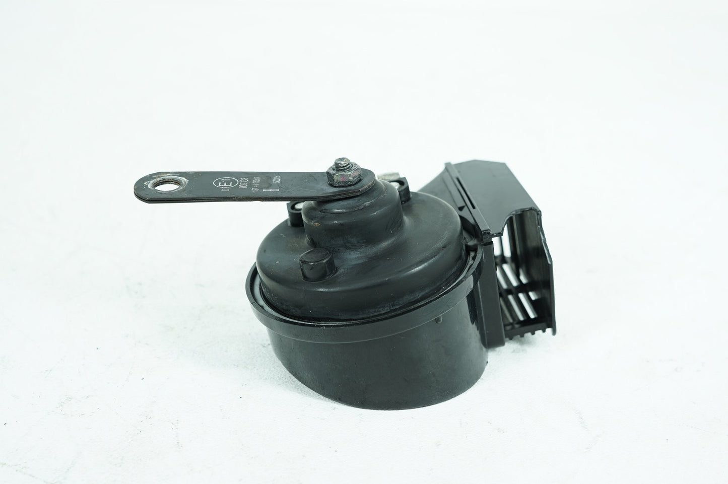 2000 - 2006 Harley-Davidson Softail Heritage Classic Signal Horn Klaxon Beep 69060-90D