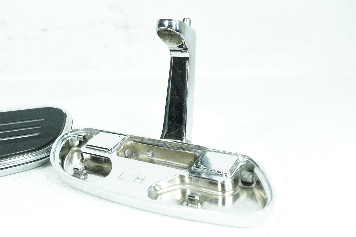 2007 - 2012 Harley-Davidson Touring Street Glide Left & Right Passenger Floorboard Foot Rest 52719-93B