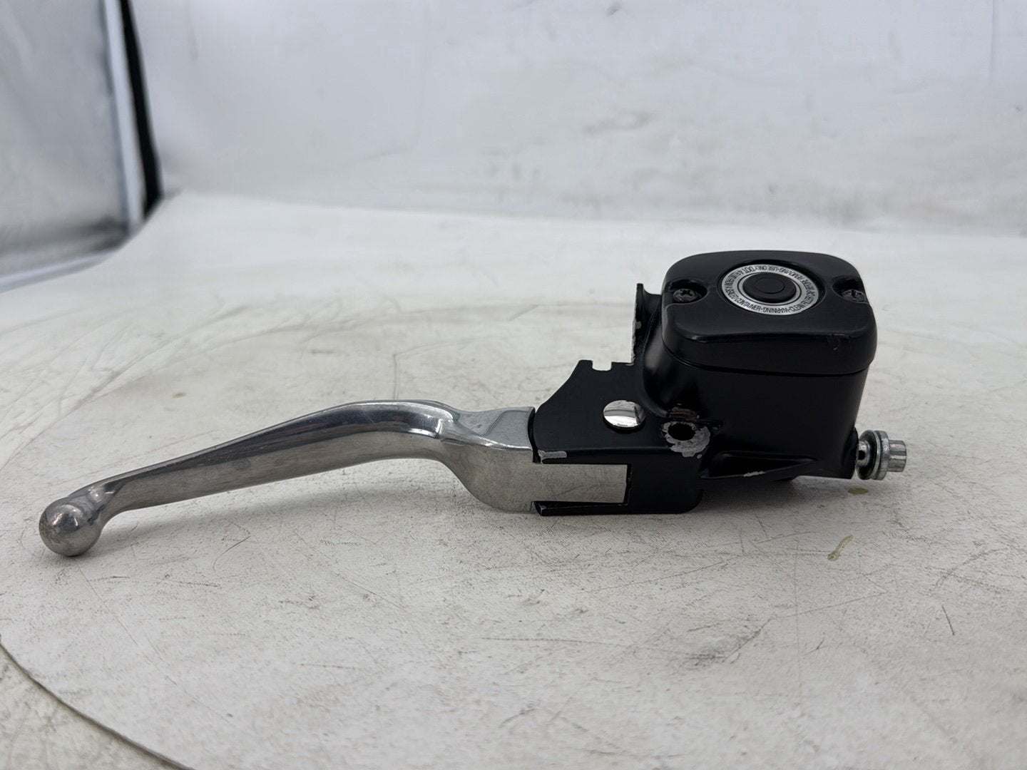 2015 Harley Dyna Low Rider FXDL OEM Front Right Hand Brake Lever Master Cylinder Reservoir