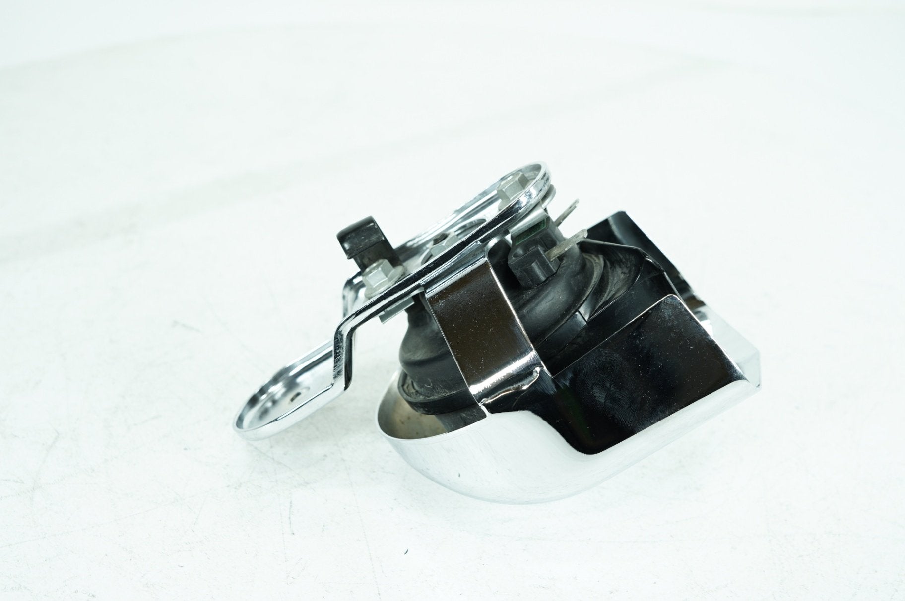 2008 - 2016 Harley-Davidson Touring Electra Glide Ultra Horn Signal Klaxon Chrome Cover 69012-93A