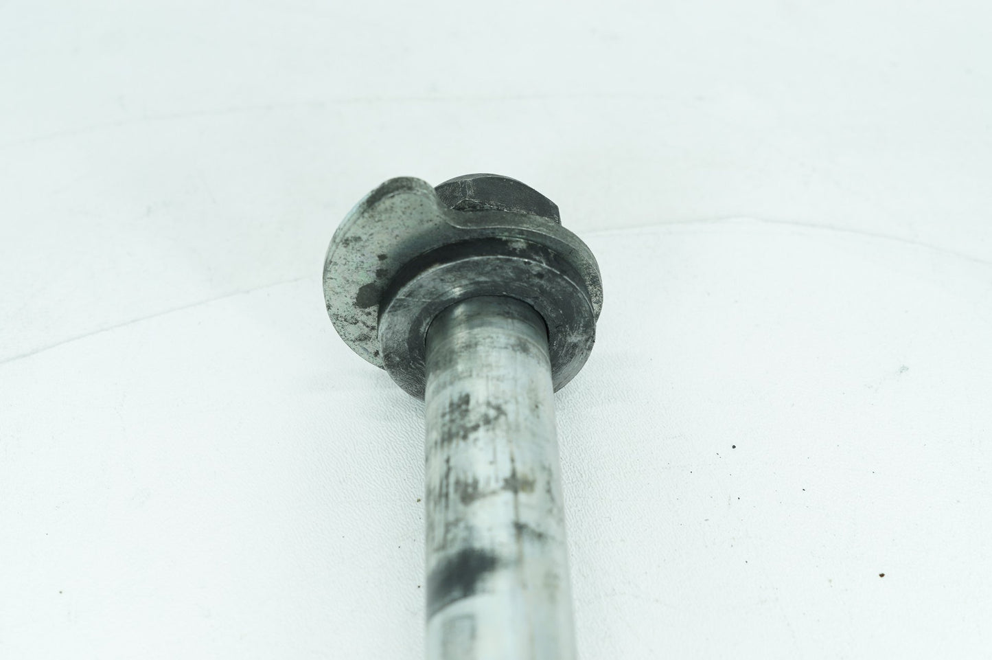 2012 - 2016 Harley-Davidson Touring Electra Glide Ultra Rear Wheel Axle Bolt Shaft  41056-09