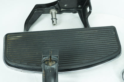 2007 - 2012 Harley-Davidson Softail Heritage Classic Left Right Driver & Pass Floorboard Foot Rest  	42431-00B