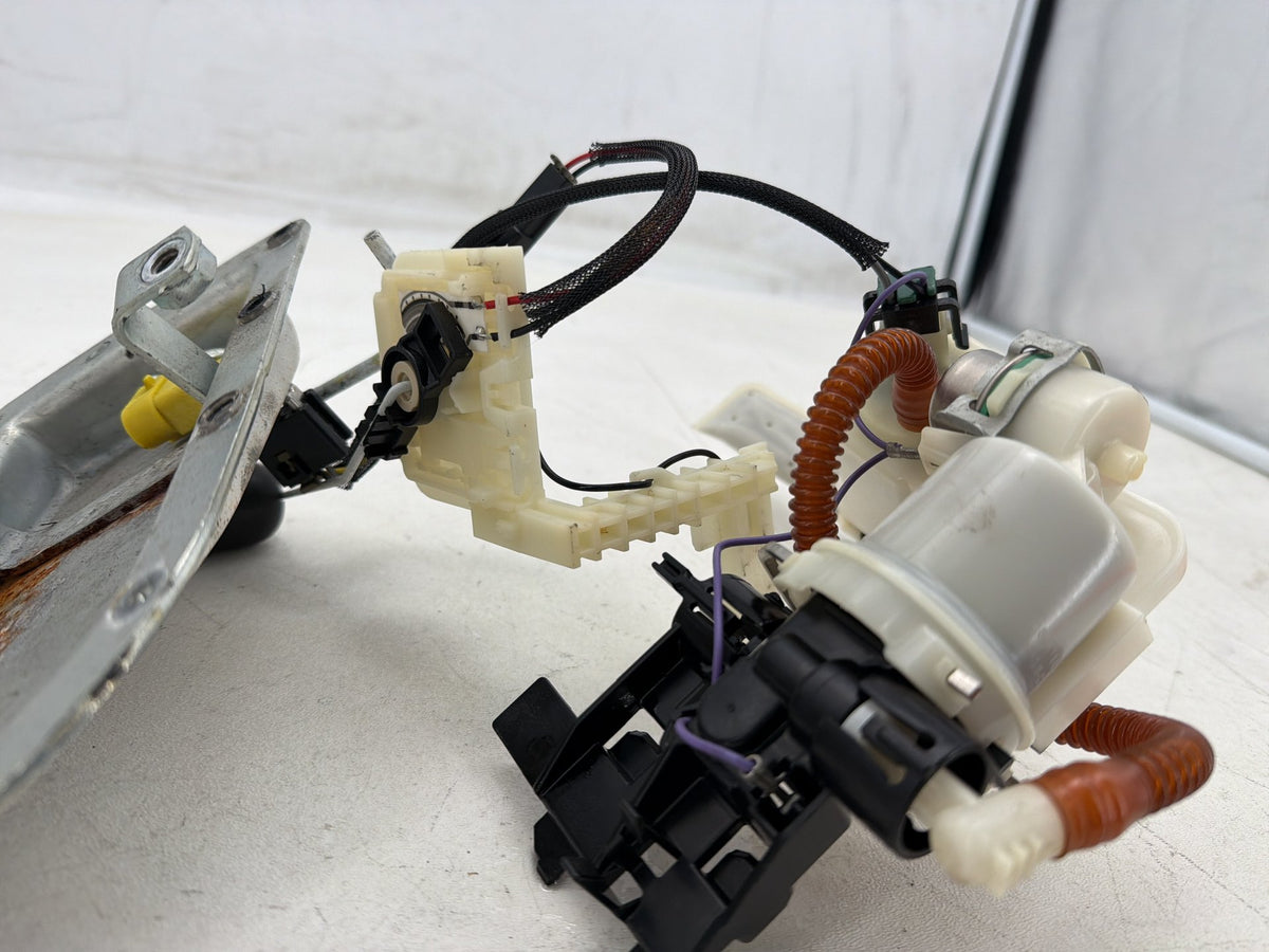 2016 Harley Dyna Fat Bob FXDF 103 OEM Gas Gasoline Fuel Petrol Pump Sending