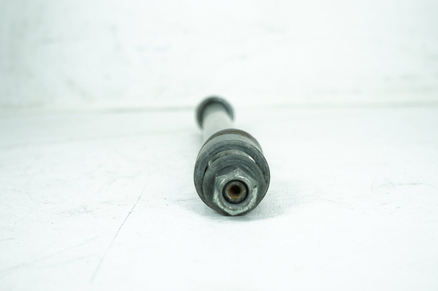 1999 - 2006 Harley-Davidson Touring Electra Glide Classic Front Wheel Axle Bolt Shaft 43364-00