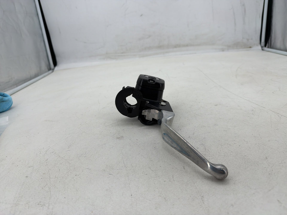 2016 Harley Dyna Fat Bob FXDF OEM Front Right Brake Lever Master Cylinder 11/16