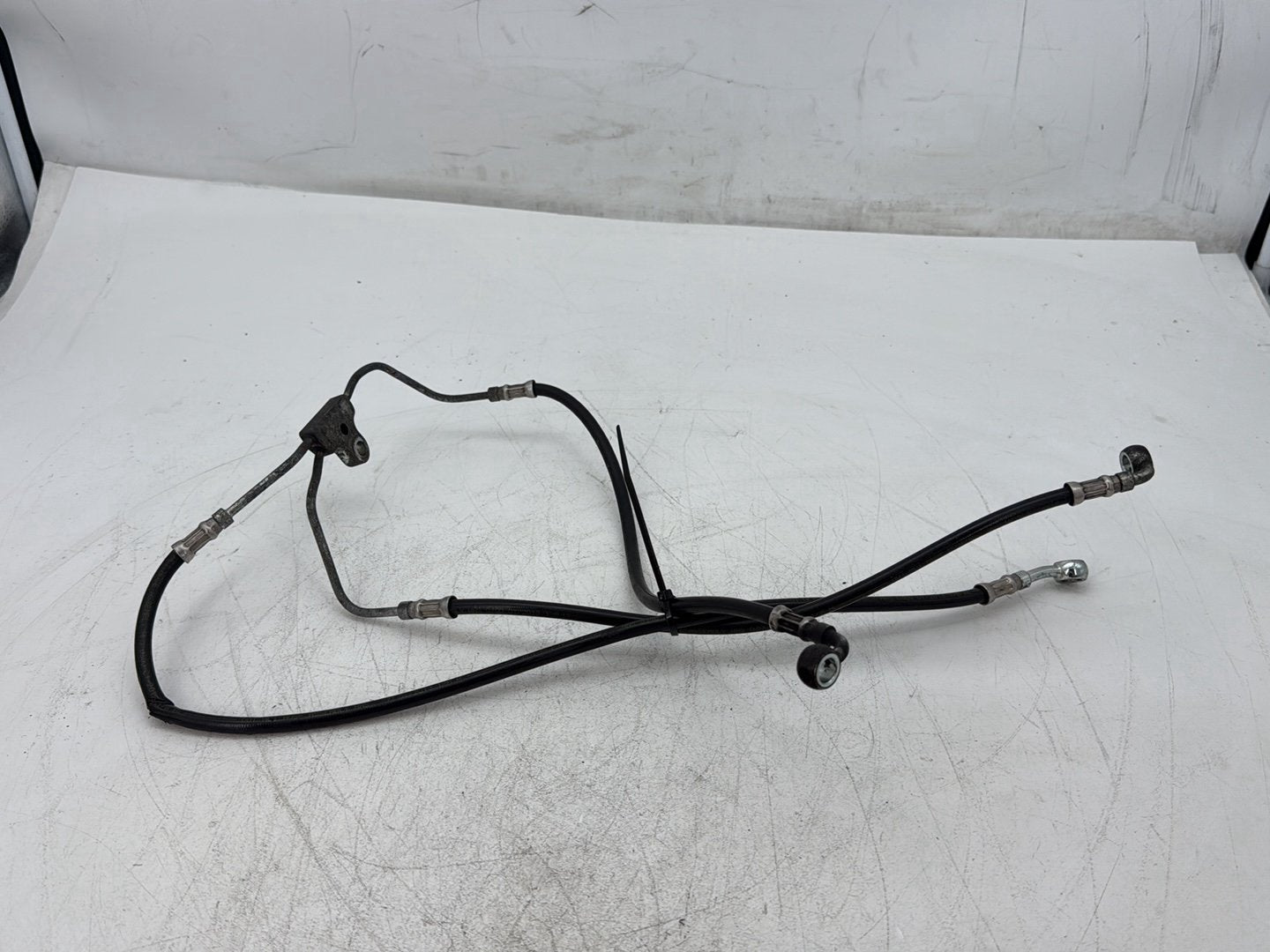 2013 Harley Electra Glide Touring Ultra FLHTCUI OEM Front Brake Hose Line Pipe NON-abs