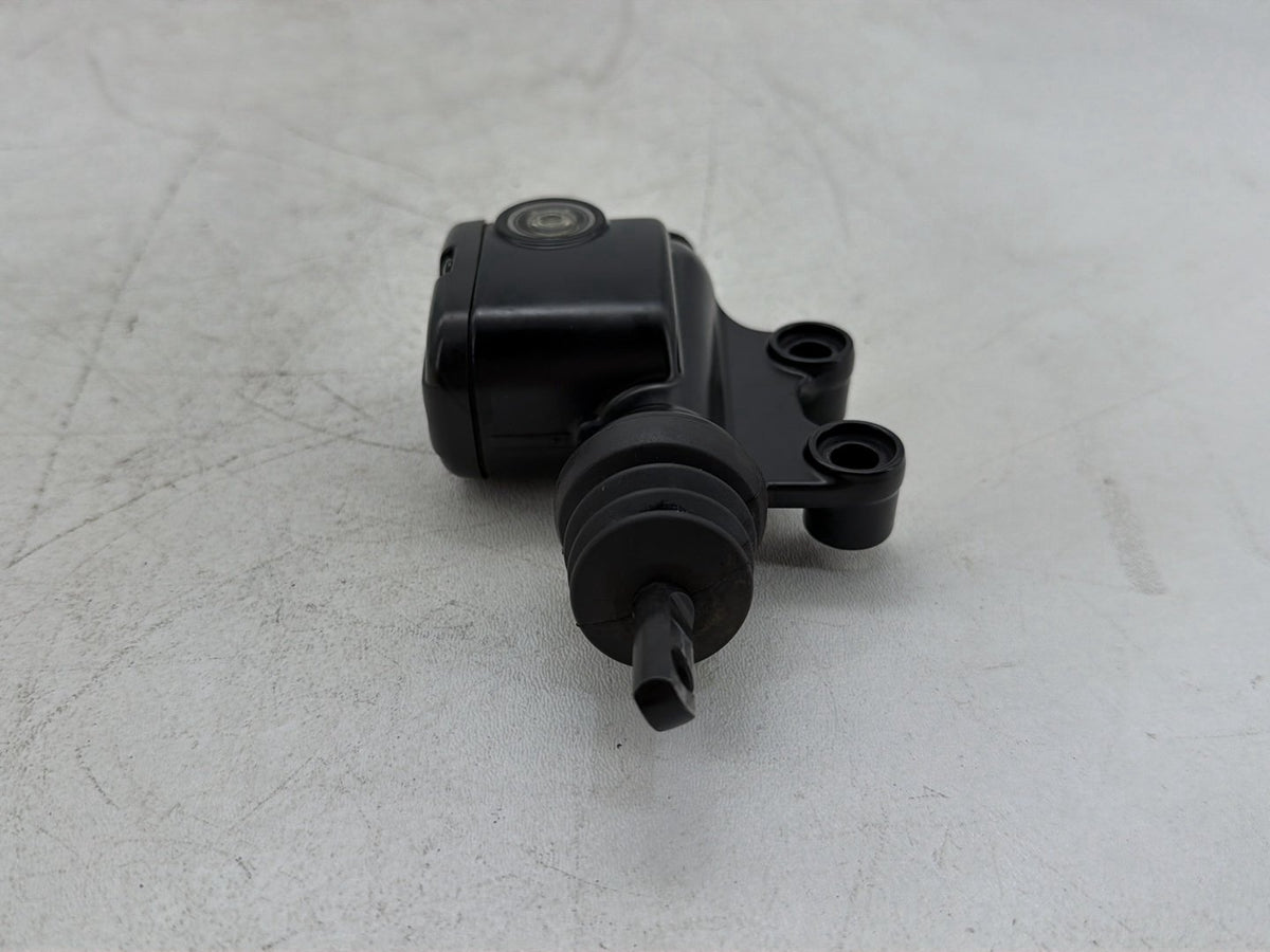 2018 Harley Road Glide Touring FLTRXS OEM Rear Brake Master Cylinder Reservoir