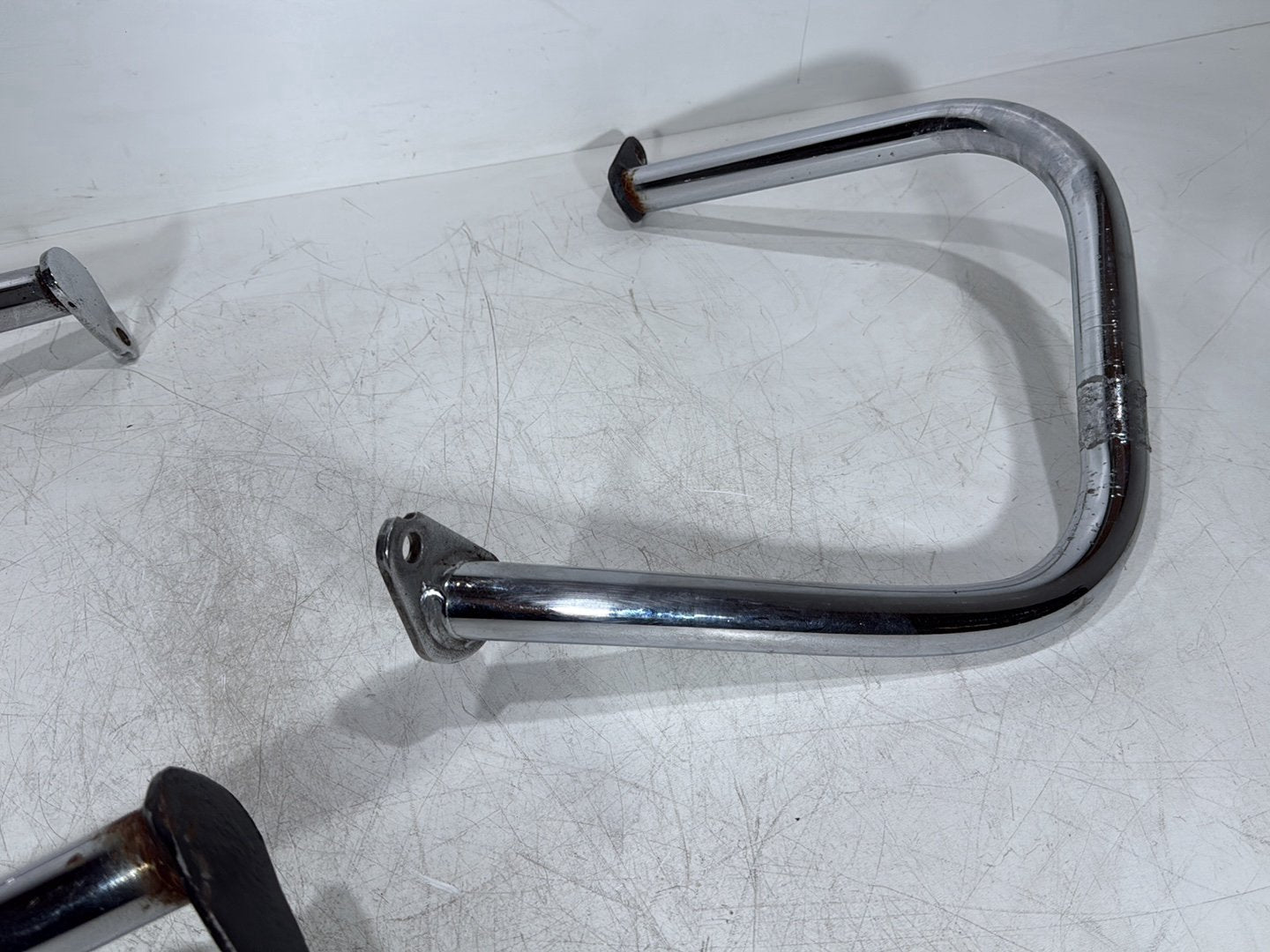 06 Harley Touring FLHRI Road King OEM Rear Left Right Saddlebag Guard Rails Bar