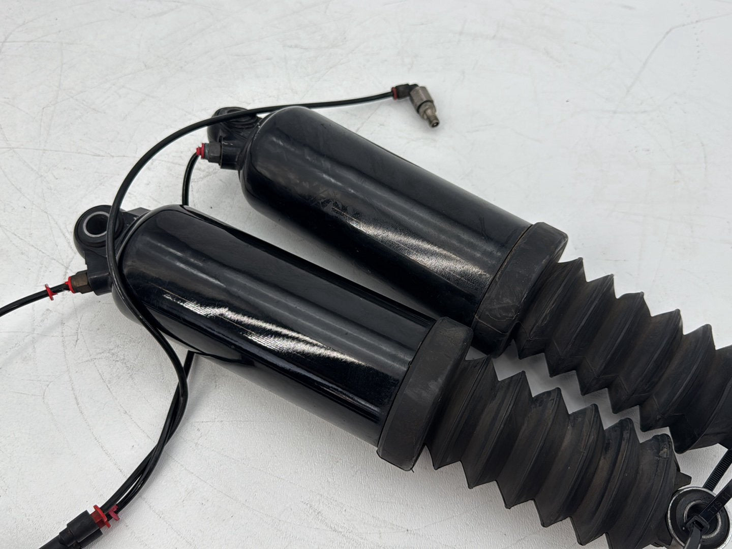 1999 - 2006 Harley-Davidson Touring Electra Glide Classic Rear Left Right Shock Absorbers 54565-97A