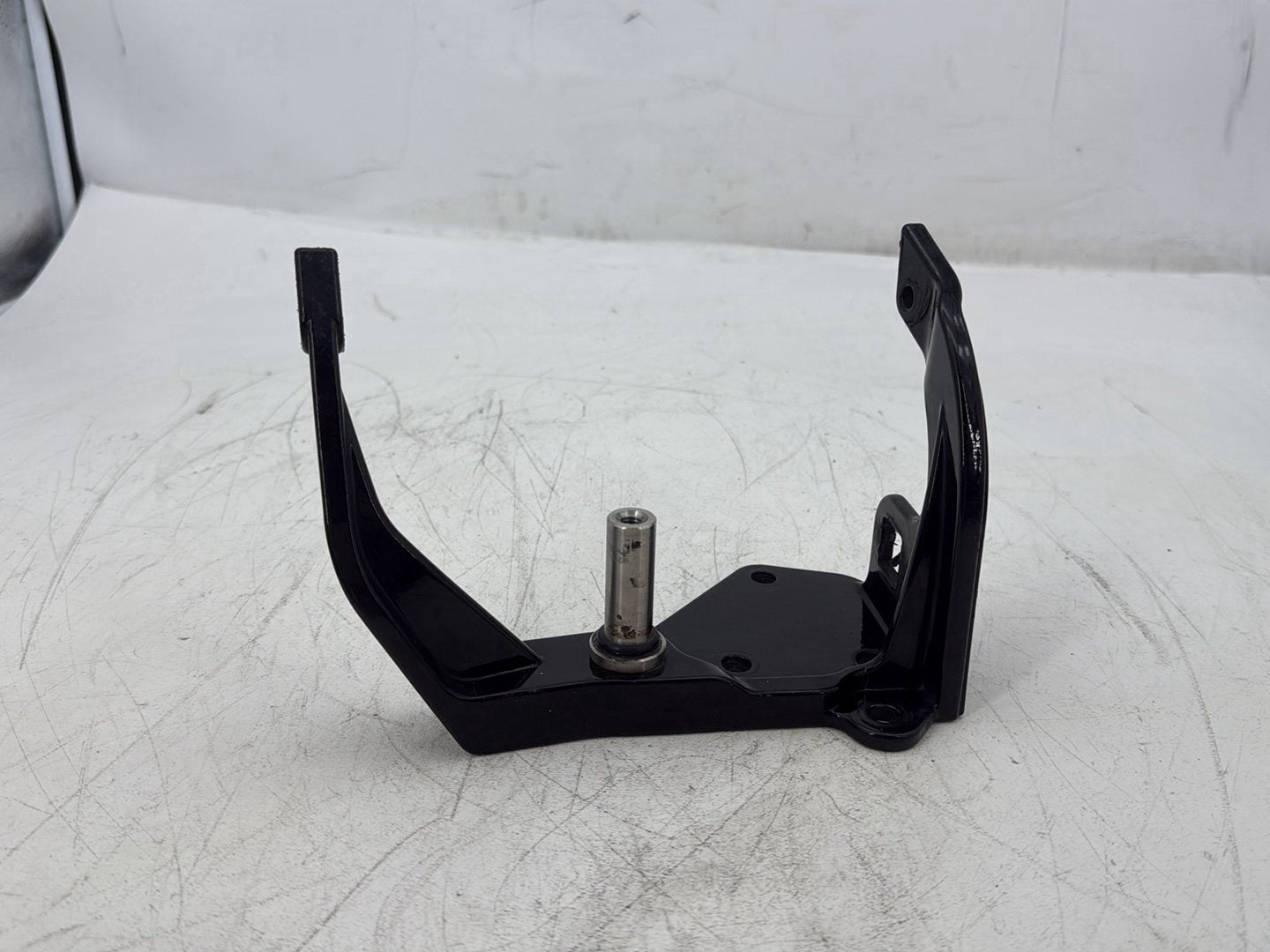 2006 Harley Softail FLSTCI Heritage Classic OEM Right Driver Footpeg Bracket Mount
