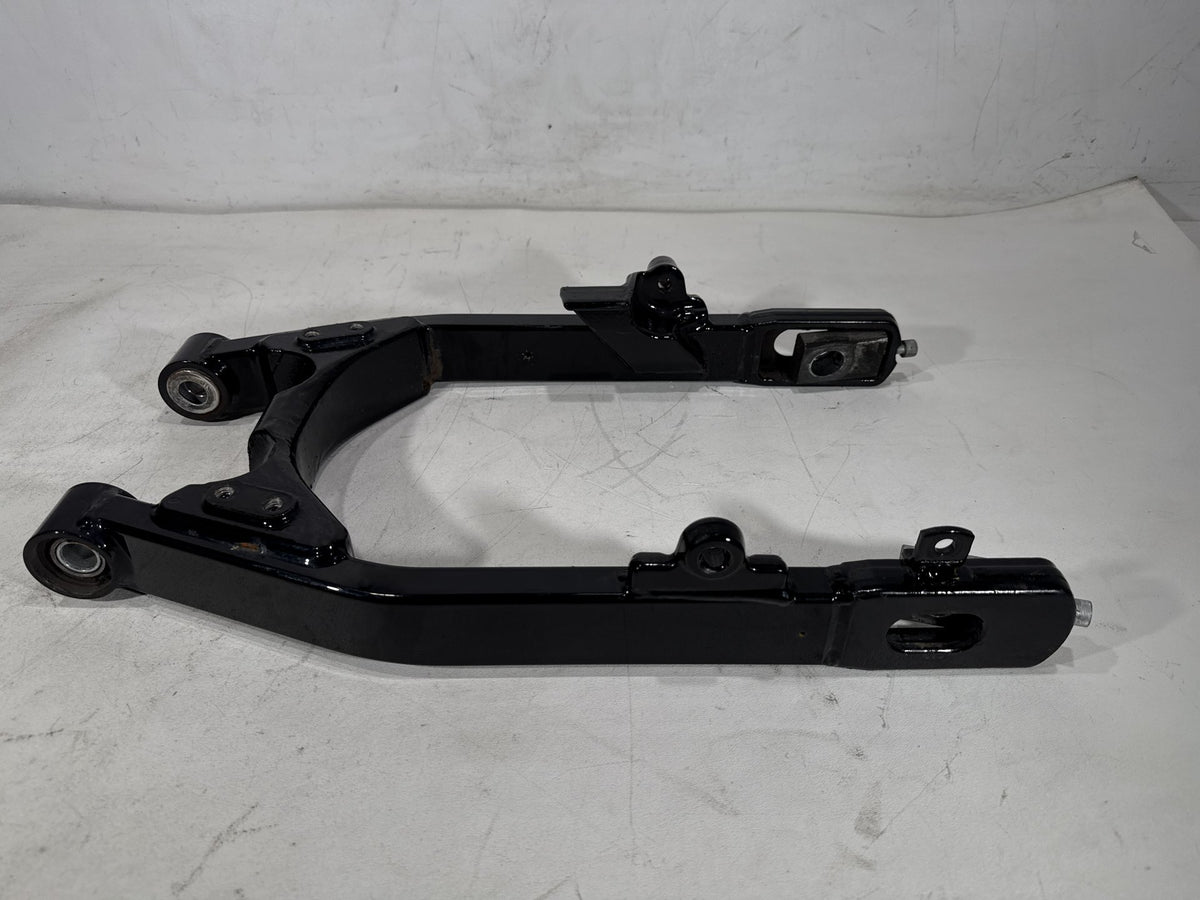 2016 Harley Dyna Fat Bob FXDF 103 OEM Rear Fork Swingarm Swing Arm