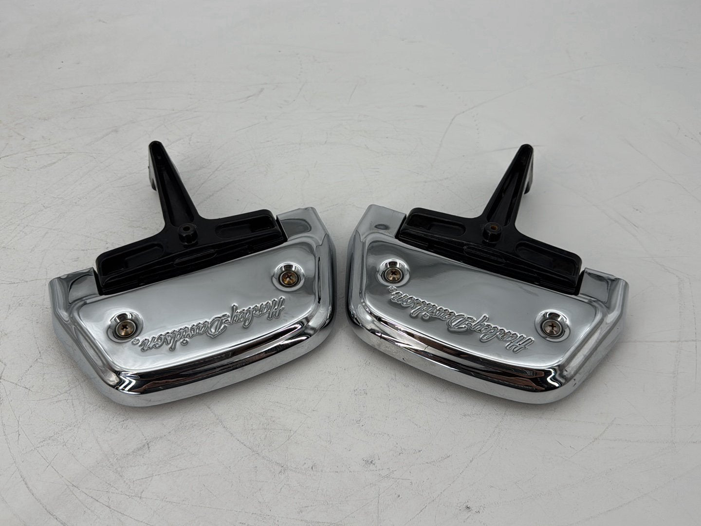 1999 - 2006 Harley-Davidson Touring Electra Glide Classic Left & Right Passenger Floorboard Foot Rest 52719-93B