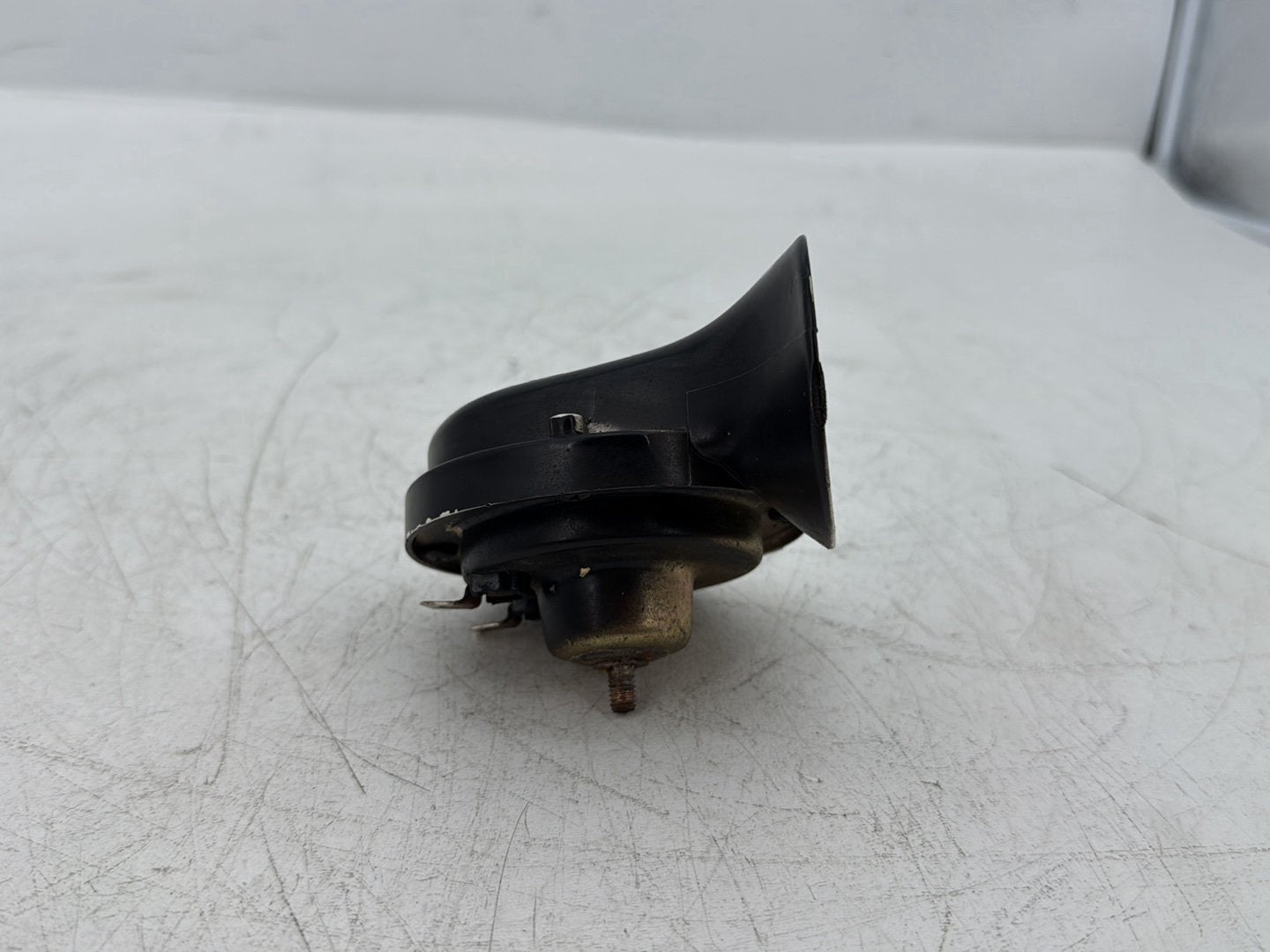 2005 Harley Dyna FXDWG Wide Glide OEM Signal Horn Klaxon Beep