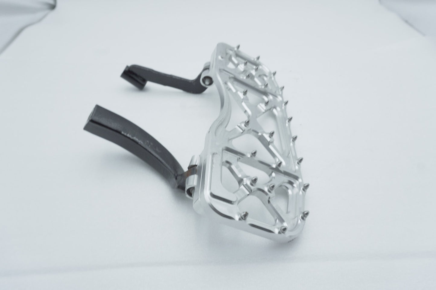 1999 - 2006 Harley-Davidson Touring Electra Glide Right Driver 1 Floorboard Foot Rest Aftermarket MX Style Wide Billet