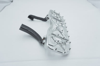 1999 - 2006 Harley-Davidson Touring Electra Glide Right Driver 1 Floorboard Foot Rest Aftermarket MX Style Wide Billet