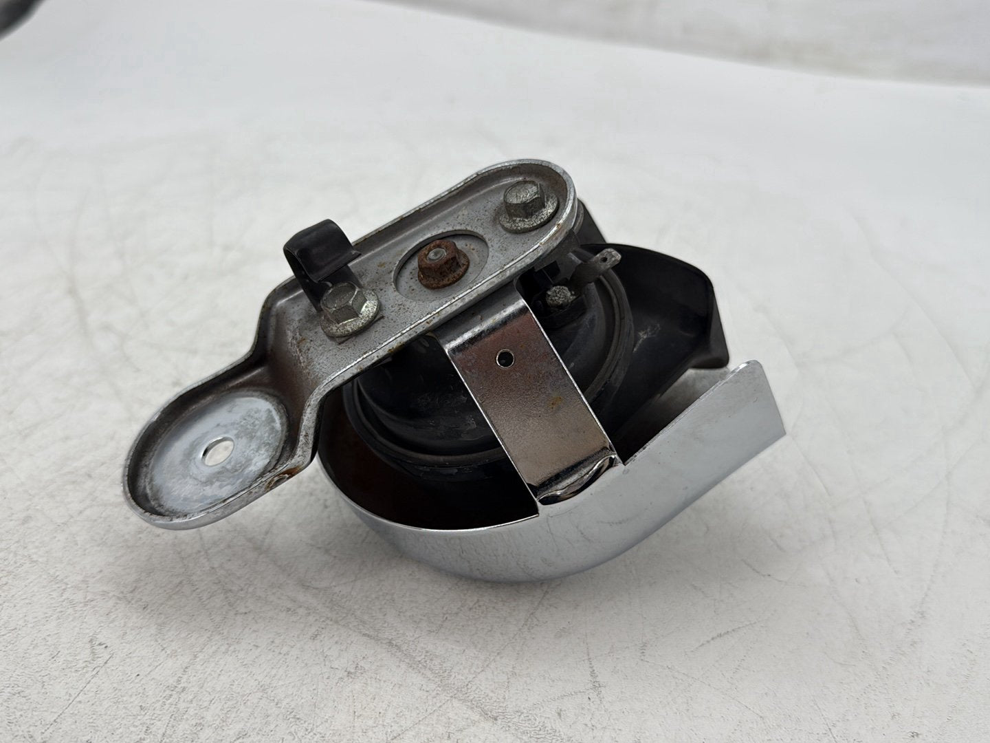 2000 Harley Dyna FXDWG Wide Glide OEM Horn Signal Klaxon Chrome Cover
