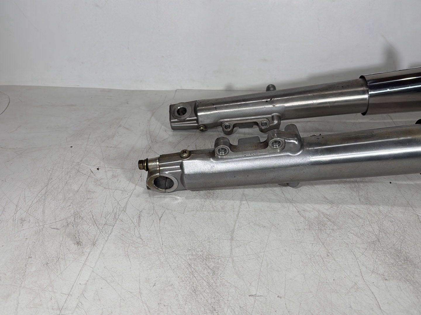 1999 - 2006 Harley-Davidson Touring Electra Glide Classic Front Triple Tree Set & LH RH Fork Legs Sliders  	45435-95