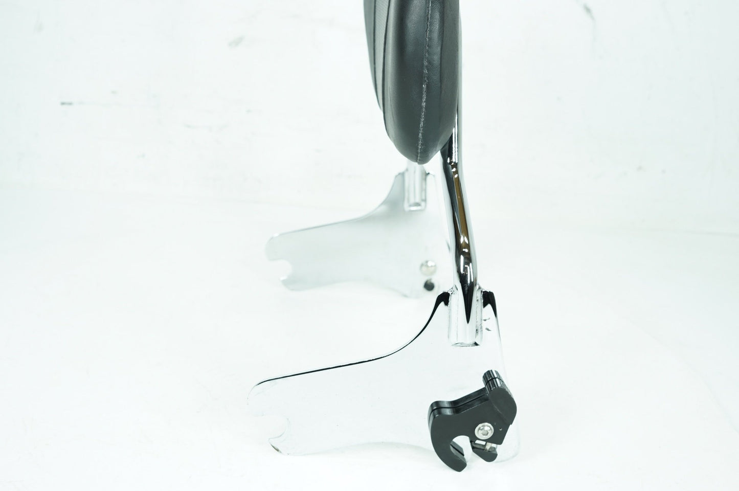 2000 - 2006 Harley-Davidson Touring Road King Custom Rear Sissy Bar w/ Backrest Cushion Pad 52933-97C