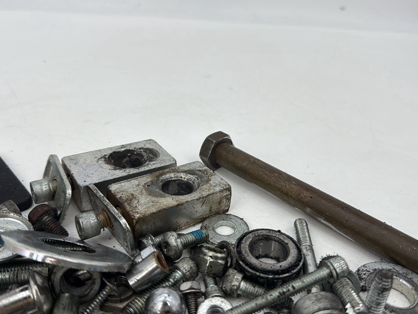 1999 - 2006 Harley-Davidson Dyna Low Rider Hardware Bolts Nuts & Brackets 37178-99