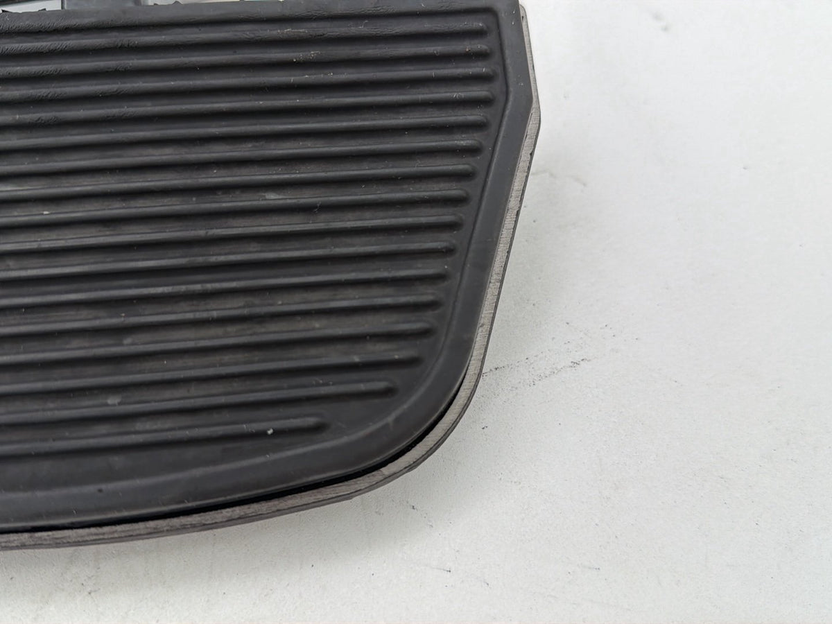 2008 Harley Electra Glide Touring Ultra FLHTCUI OEM Left Right Driver & Pass Floorboard Foot Rest